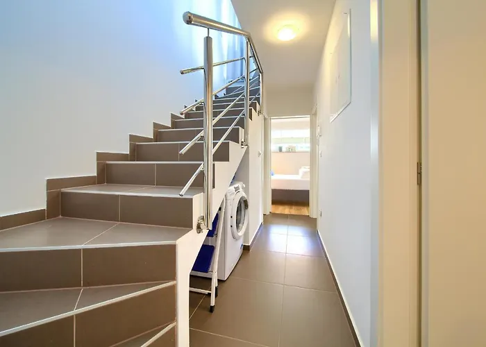 Villa Solis Lacus Modern Apartment - Private Heated Pool - Smart Tv Sky X - Free Parking
