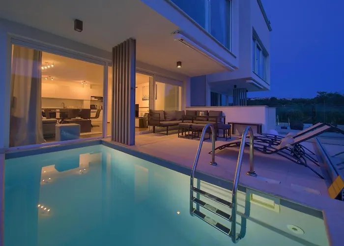Villa Solis Lacus Modern Apartment - Private Heated Pool - Smart Tv Sky X - Free Parking