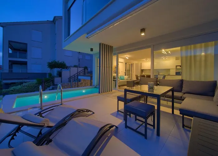 Villa Solis Lacus Modern Apartment - Private Heated Pool - Smart Tv Sky X - Free Parking