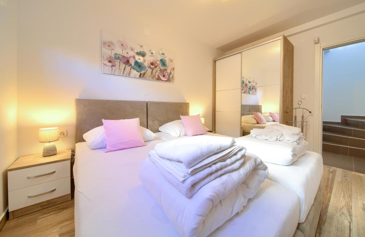Solis Lacus Modern - Private Heated Pool - Smart Tv Sky X - Free Parking Apartment
