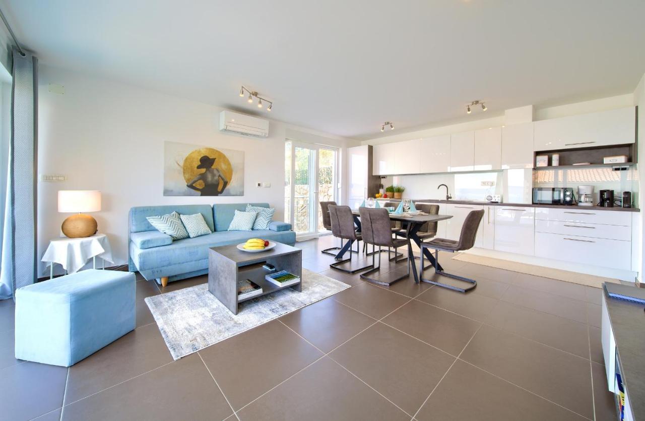 Solis Lacus Modern - Private Heated Pool - Smart Tv Sky X - Free Parking Apartment