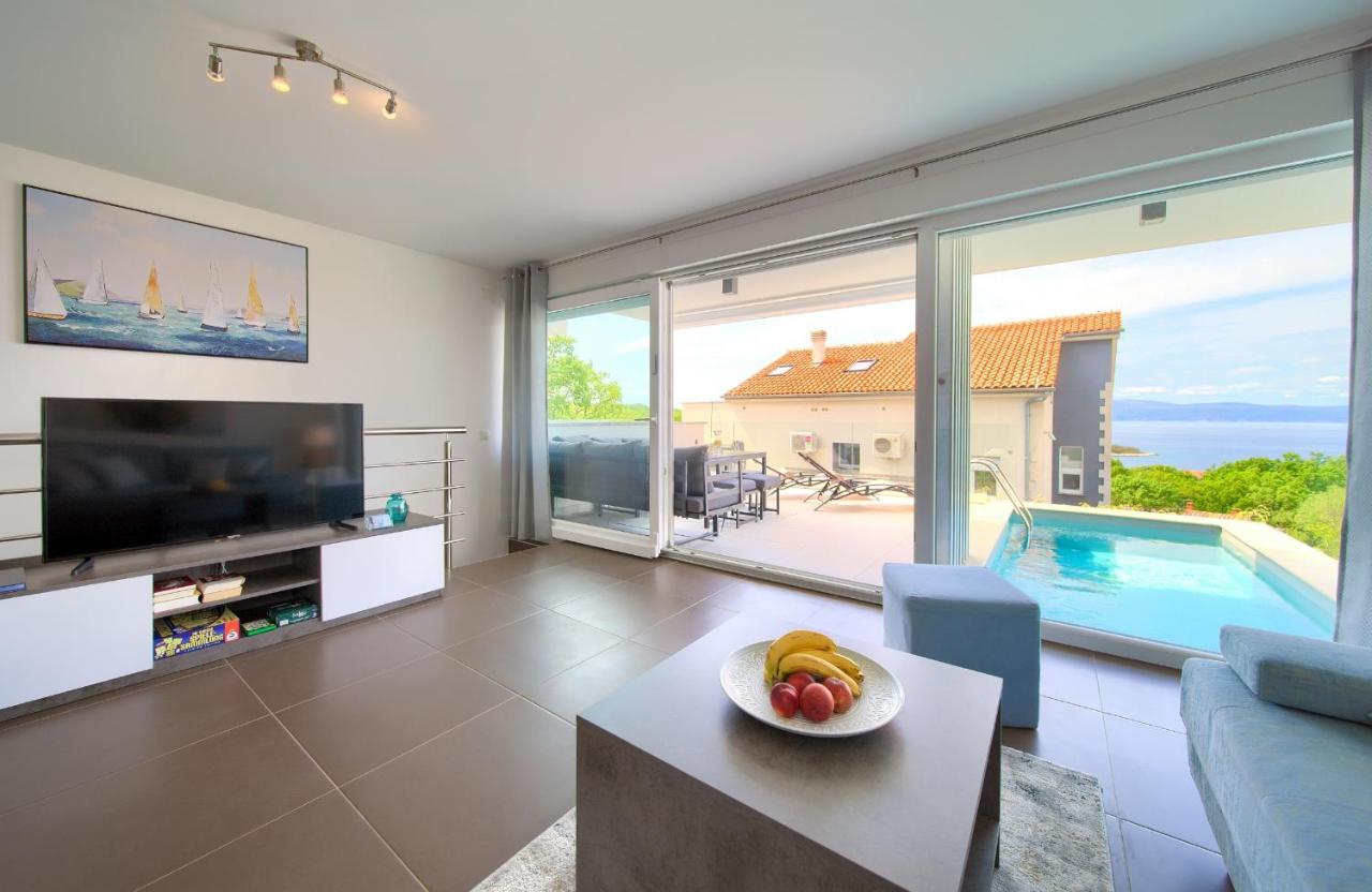 Solis Lacus Modern - Private Heated Pool - Smart Tv Sky X - Free Parking Apartment