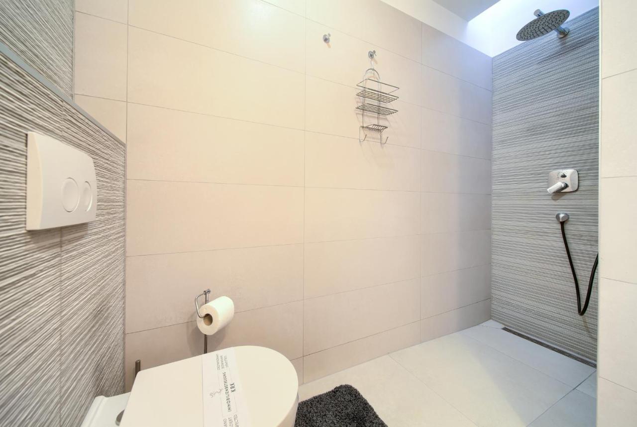 Solis Lacus Modern - Private Heated Pool - Smart Tv Sky X - Free Parking Apartment Njivice