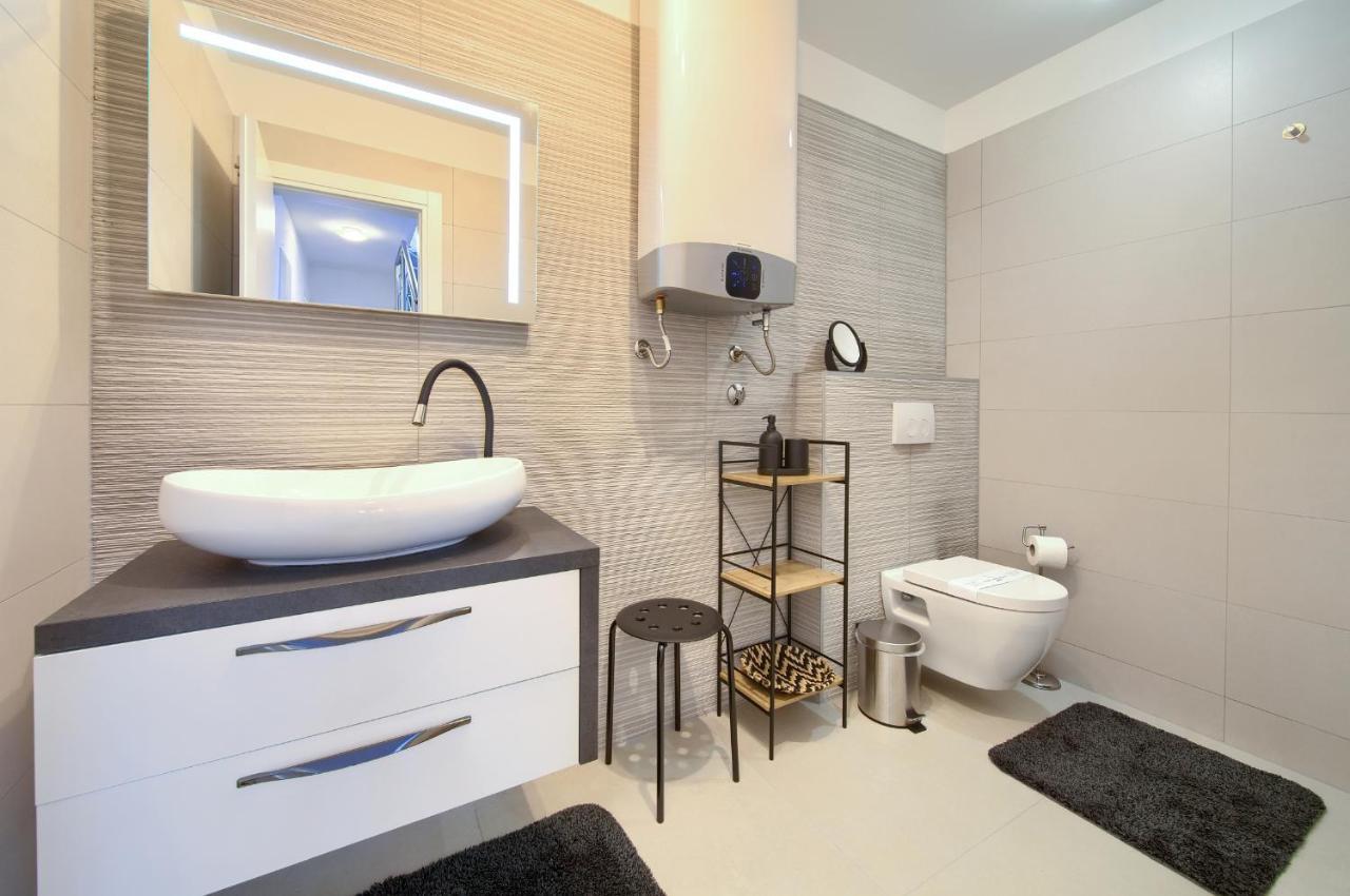 Apartment Solis Lacus Modern - Private Heated Pool - Smart Tv Sky X - Free Parking Njivice
