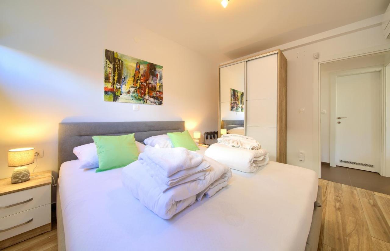 Solis Lacus Modern - Private Heated Pool - Smart Tv Sky X - Free Parking Apartment Njivice