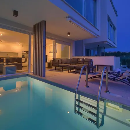 Villa Solis Lacus Modern Apartment - Private Heated Pool - Smart Tv Sky X - Free Parking Njivice Exterior photo