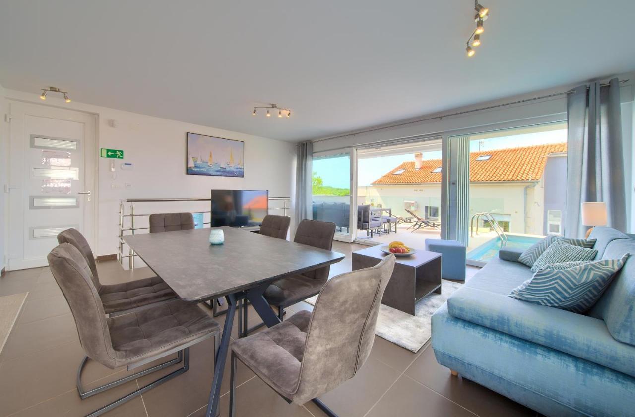Solis Lacus Modern - Private Heated Pool - Smart Tv Sky X - Free Parking *
