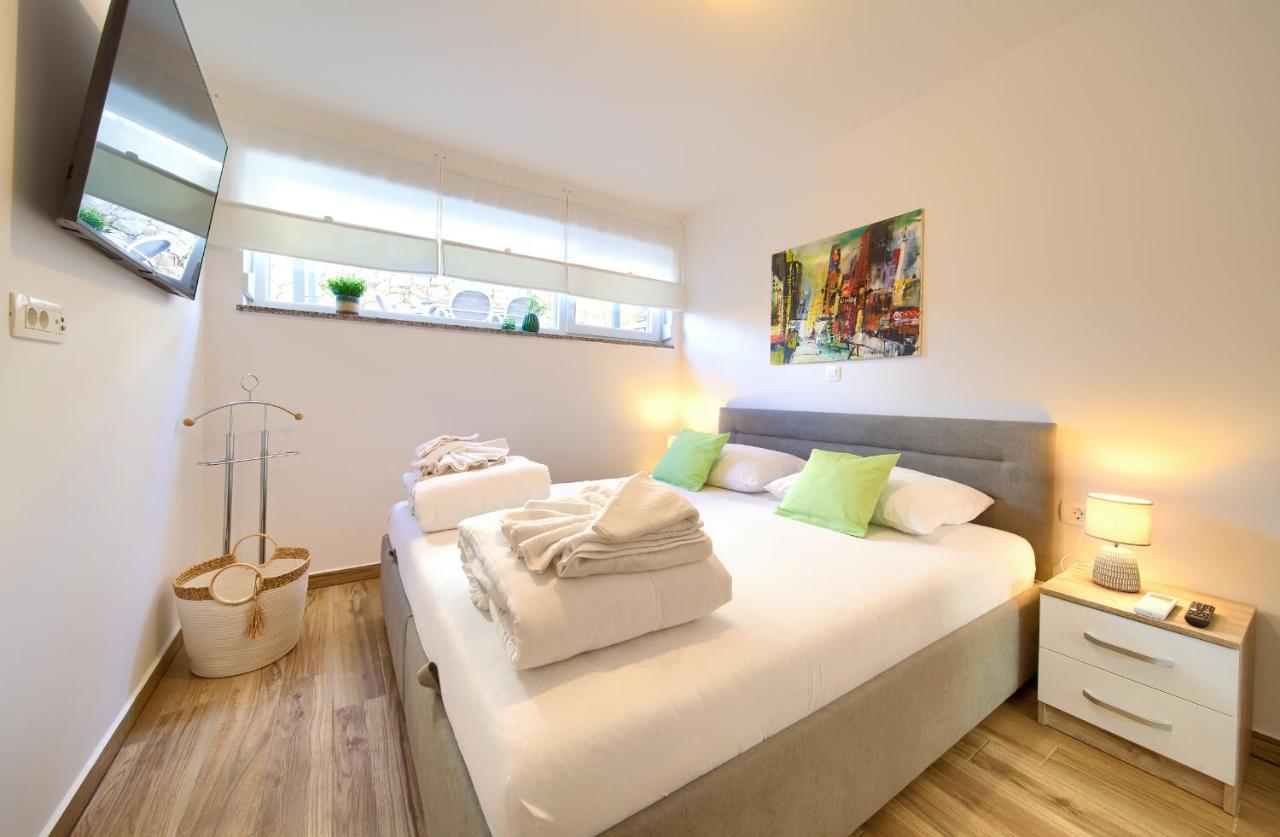 Solis Lacus Modern - Private Heated Pool - Smart Tv Sky X - Free Parking *